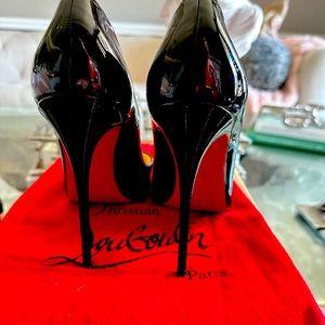 So Kate’s Christian Louboutin Black patent leather size 40. Box and dust bags